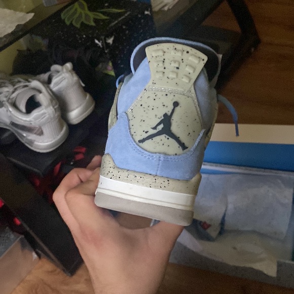 only worn 4-5 times need money for college class - Picture 4 of 6